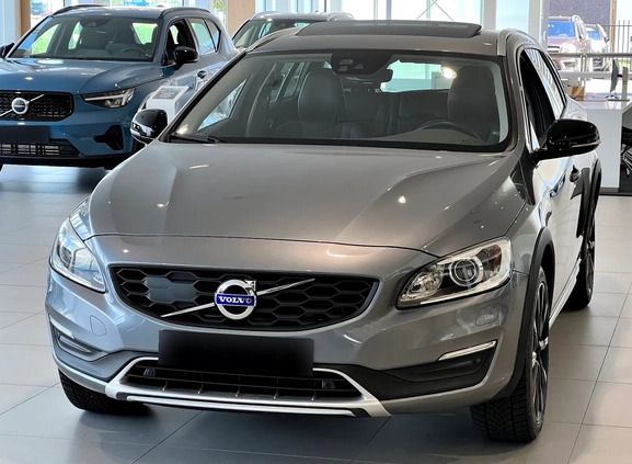 Volvo V60 cena 105900 przebieg: 126000, rok produkcji 2018 z Połczyn-Zdrój małe 254